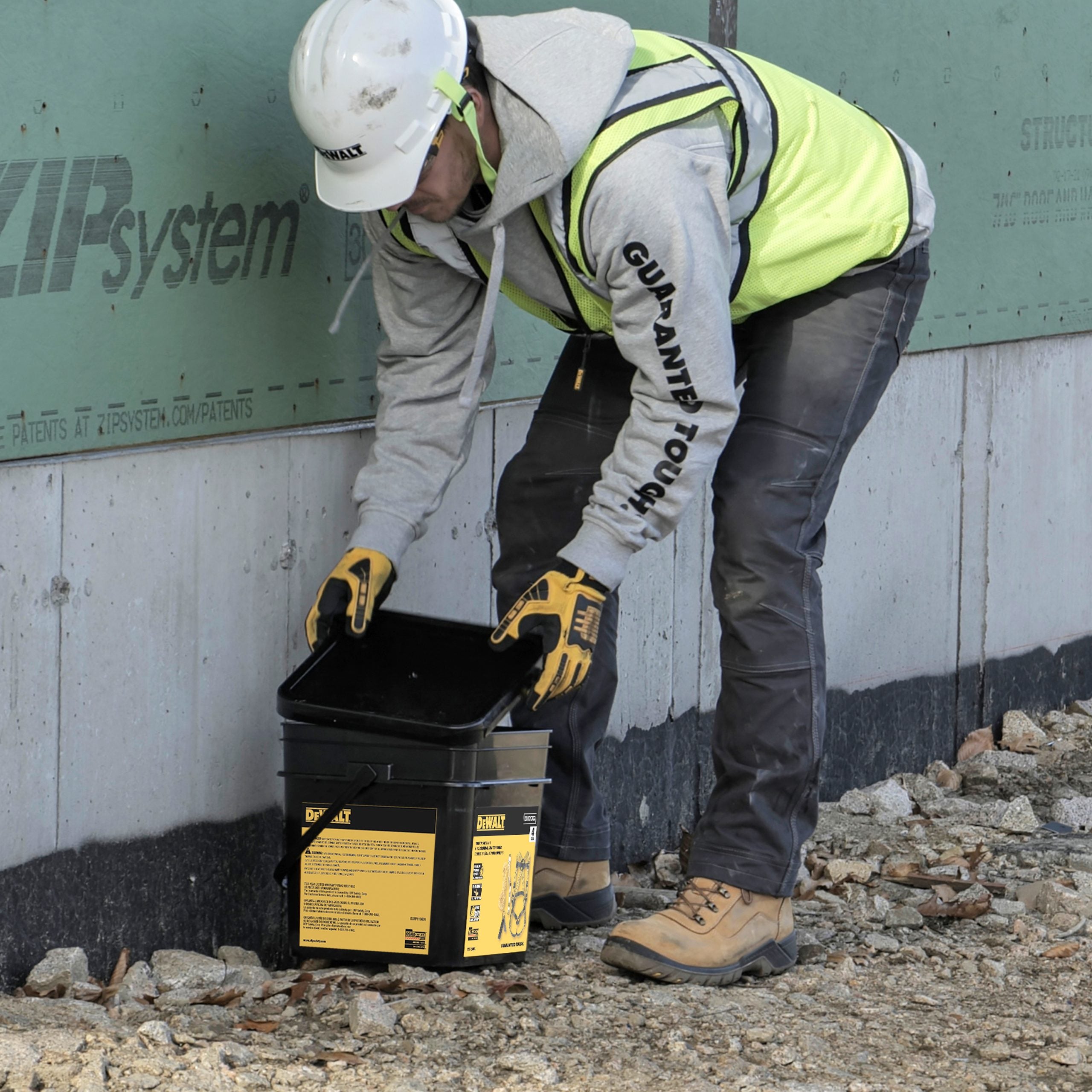 DEWALT Rooftop Safety Kit