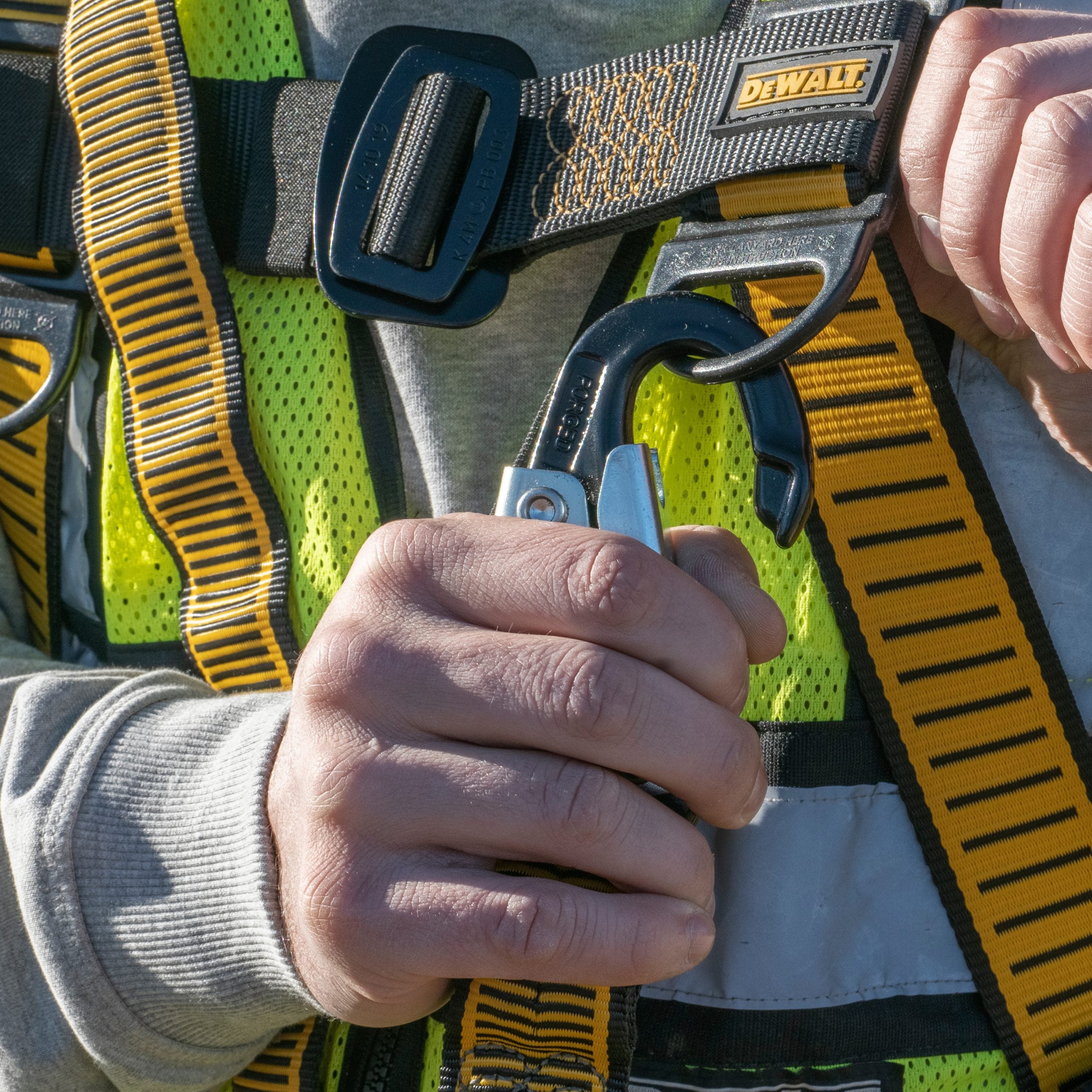 DEWALT 6 ft. (1.8 m) Single Leg Lanyard Internal Energy Absorber, 4 ft. to 6 ft. Stretch with Steel Snap hook on D-Ring End and Steel Rebar Hook on Anchor End.