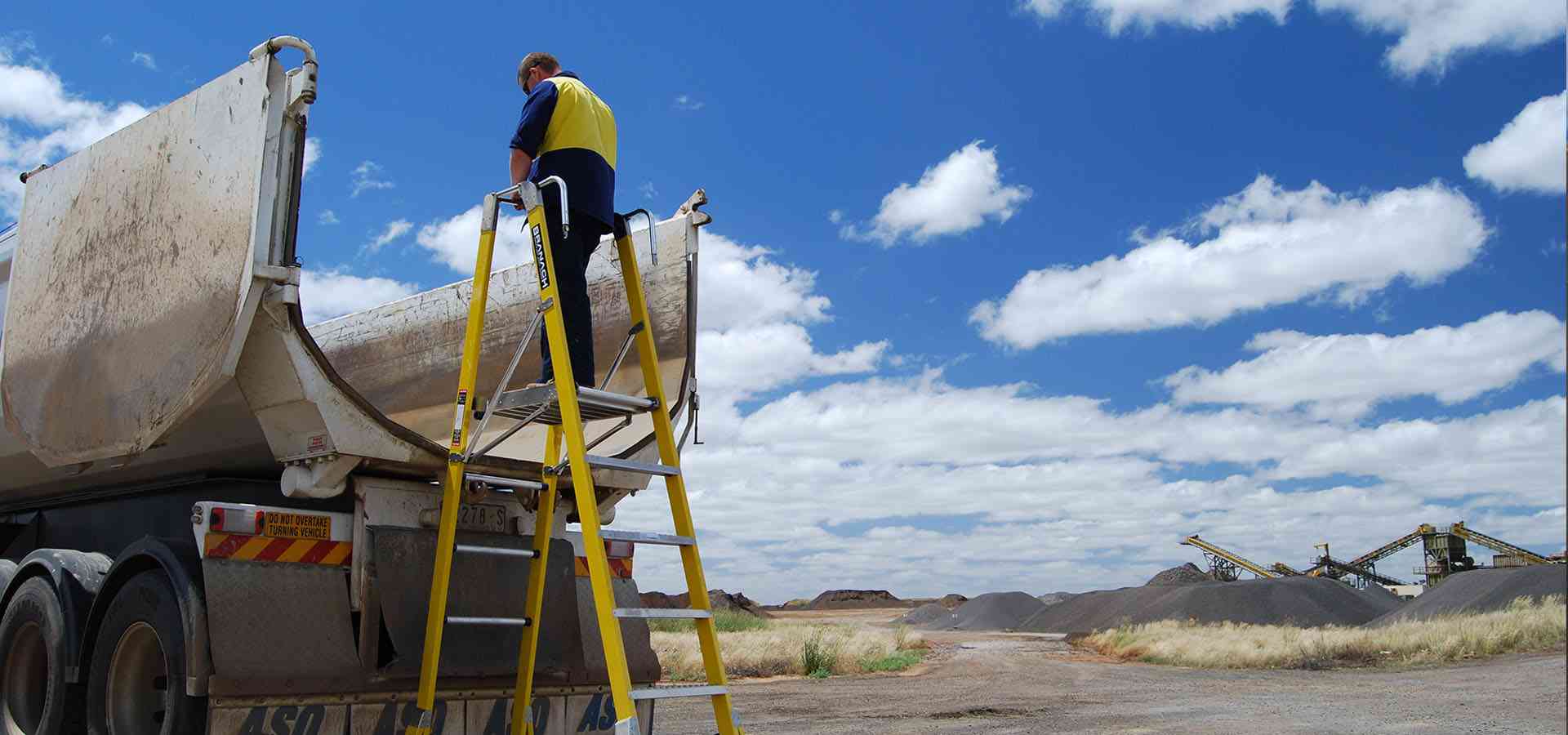 WorkMaster 550mm Safety Step Platform Ladder - Gallery Image 2